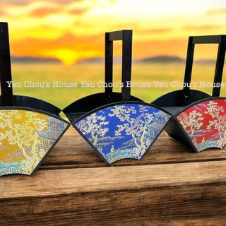 Khay gỗ quai quạt tem decal