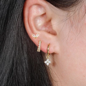 Bộ trang sức gồm bông tai và mặt dây chuyền zircon bốn lá nhỏ - Thời trang sang trọng