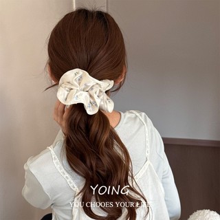 Scrunchy cao cấp satin hoa, nhẹ nhàng - Perfect cho đuôi ngựa thấp và phụ kiện tóc