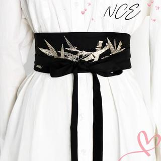 Thắt lưng rộng màu đen, phù hợp với váy Hanfu phong cách dân tộc
