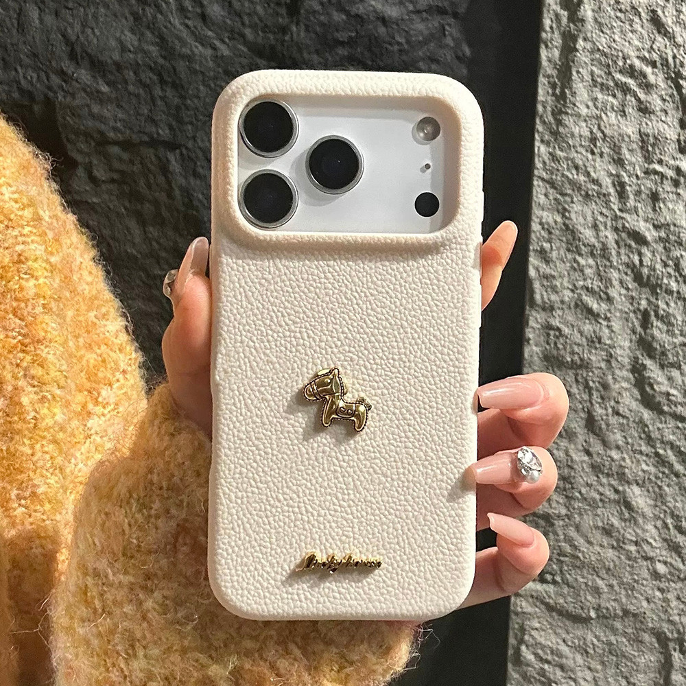 3D Chữ Vàng Ngựa Da Đỏ Ốp Lưng Điện Thoại iPhone 17 Pro Max 17 Air 16 Plus 15 14 13 12 11 Vỏ Bảo Vệ Chống Sốc