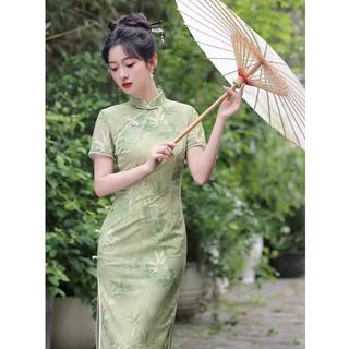 Áo sườn xám cải tiến màu xanh, phong cách Trung Hoa sang trọng, phù hợp mùa hè
