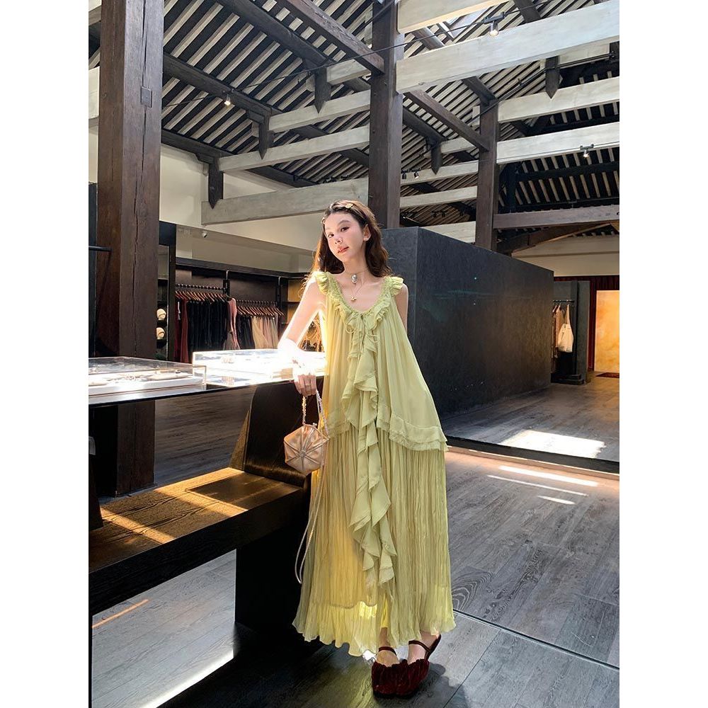 Đầm nữ chất liệu ren với họa tiết lá sen và artemisia xanh, phong cách retro phù hợp cho mùa hè