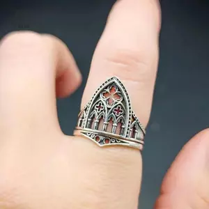 Nhẫn phong cách lâu đài độc đáo và cổ điển, phù hợp làm quà tặng cho nữ