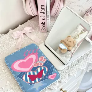 Gương gấp trái tim và ngôi sao nền xanh dương nữ tính