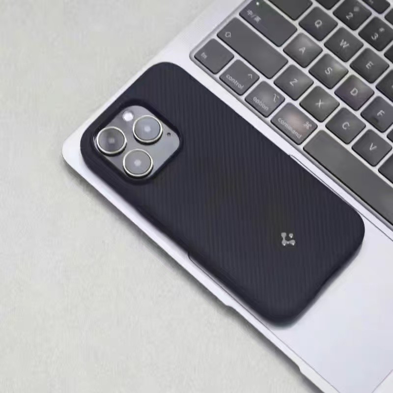 Mẫu Magnum Sợi Carbon Từ Tính Sạc Không Dây Cho IPhone 17 16 15 14 13 12 Pro Max Cho IPhone Carbon Case