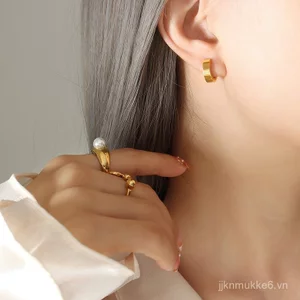 Hợp thời trang vòng bông tai nam nữ phong cách Hồng Kông, thép titan mạ vàng 18k