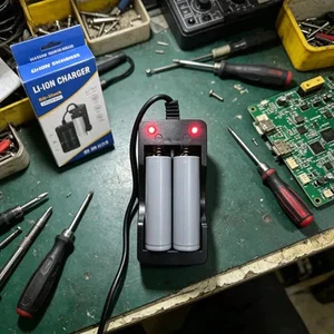 Sạc pin Lithium 18650 kép hiệu suất cao sạc nhanh Số khe: Khe cắm kép / 2 khe،chống sạc quá،Sạc pin lithium