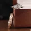 Nhẫn nữ cá tính từ gỗ đàn hương và zircon, họa tiết cổ điển La Mã với rãnh hoa