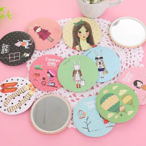 【Roshy】🍧miua Gương Trang Điểm mini Kiểu Tròn Họa Tiết Hoạt Hình Dễ Thương 1k