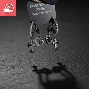 Bộ phụ kiện tình yêu gồm mặt dây chuyền và bông tai nữ đa năng, thiết kế cá tính với kim cương màu đen