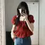 Áo tay phồng cổ vuông màu đỏ - Chất liệu mỏng nhẹ, phong cách du lịch