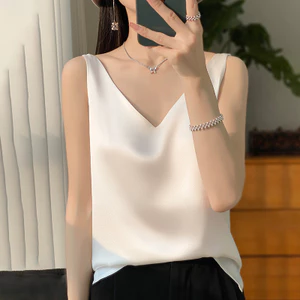 Xuân Hè Mới - Camisole Nữ Satin Cổ Chữ V Sóng, Thời Trang và Tinh Khiết