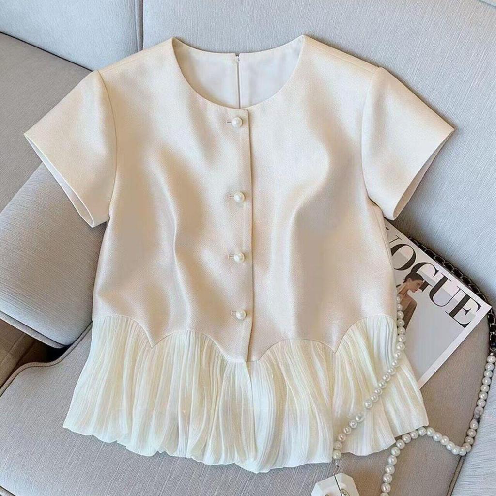 Áo sơ mi nữ xù khâu ngọc trai satin tay ngắn, xu hướng mới cho xuân hè