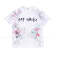 <![CDATA[Áo thun cổ tròn tay ngắn chất liệu cotton nguyên chất với thiết kế in chữ hiện đại]]>