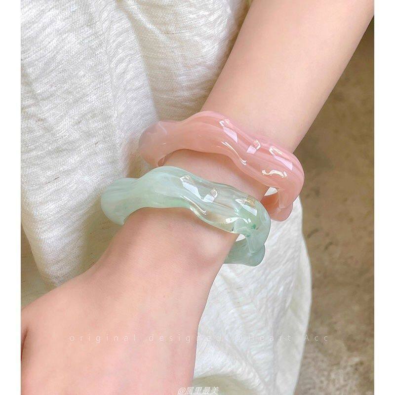 Vòng Tay Mở Hình Sóng Phong Cách Dopamine – Phụ Kiện Thời Trang Đa Năng Cho Nữ – Thiết Kế Mùa Hè Nổi Bật