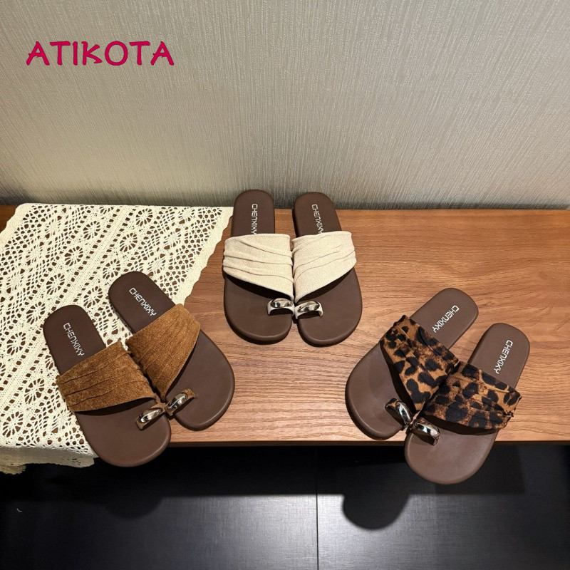 Atikota Dép xỏ ngón nữ, quai nhún, chi tiết kim loại, thoải mái, kiểu dáng thường ngày, thích hợp cho mùa hè.