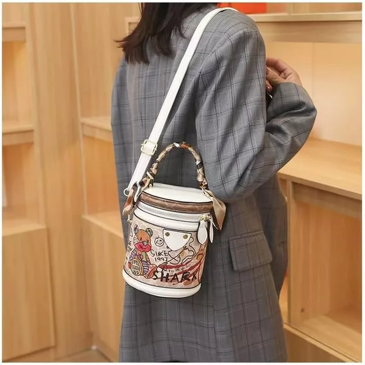 Túi đeo chéo Mini Bucket dành cho nữ, Túi đeo chéo hoạt hình, Ví graffiti dành cho nữ, Ví đựng xách tay tròn đeo vai tròn S, Túi xách tinh tế có dây buộc lụa (W – 4