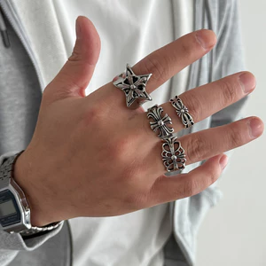 Bộ nhẫn 4 chiếc nam - Mạ bạc cổ điển - Chữ thập hoa rỗng - Star Element - Họa tiết cổ điển - Kiểu dáng xếp chồng lên nhau