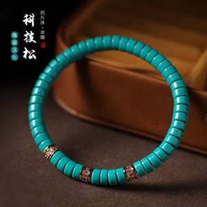 Vòng tay ngọc trai phong cách retro với đá micro-dát màu như kim cương