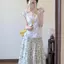 Bộ đồ hai mảnh nữ dáng ôm, edge top nấm và váy hoa, phù hợp mùa hè