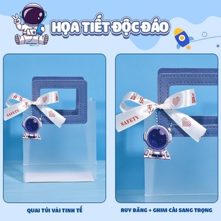Hộp Quà Tặng Trong Suốt Dễ Thương – Văn Phòng Phẩm Mini Cho Bé Kèm Sổ Mini Sáp Màu Tặng 1/6 Quà Sinh Nhật