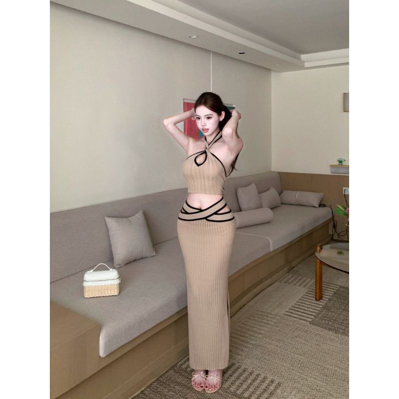 [Thời gian giới hạn Seckill] Phong cách Hot Girl Màu sắc tương phản Rỗng Dây đeo cổ nữ Mùa hè Váy hông gợi cảm Bộ đồ xẻ váy
