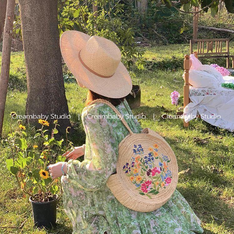 Váy dài tay hoa xanh dành cho người đầy đặn, phong cách thoải mái, quần áo nữ đẹp mắt cho mùa nghỉ mát.