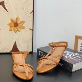 Pháp Mũi Nhọn Dây Đeo Chữ Thập Mở Mũi Sandal Nữ Thời Trang Mùa Hè Niche Thiết Kế Dép Đi Biển