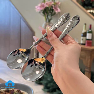 Bộ đồ ăn bằng thép không gỉ, họa tiết búa, thìa nĩa đầu tròn, thìa cơm cán dài.