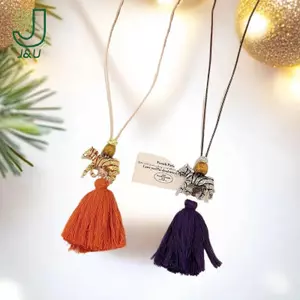 Dây chuyền mặt hình ngựa vằn thiết kế truyền thống, phù hợp với áo len và thời trang hiện đại