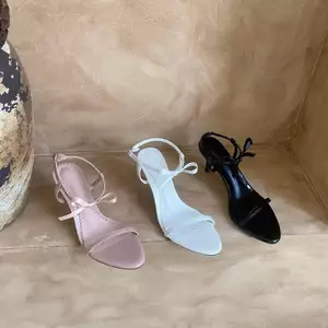 Giày Sandal Dây Đeo Bằng TT Mùa Hè Phong Cách Mới Dây Mỏng Có Dây Cao Gót Không Mệt Mỏi Ngọt Ngào Với Váy Giày