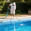 Exhila Professional Pool Vacuum Head Tay cầm xoay và bàn chải làm sạch cạnh