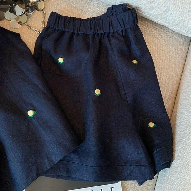 Áo vest thêu hoa không tay và quầnshort dáng rộng - Bộ đồ ngủ hai mảnh thời trang mùa hè