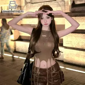 Nữ áo tank top slim fitcrop style, có mũ trùm đầu và đường viền không đều - Phong cách hot girls
