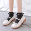 Tất nữ Gothic với frill đen, chất liệu ren trắng và cotton
