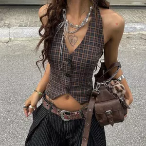 Áo vest nữ mùa xuân retro với họa tiết cổ chữ V sâu và form ôm gọn nhẹ