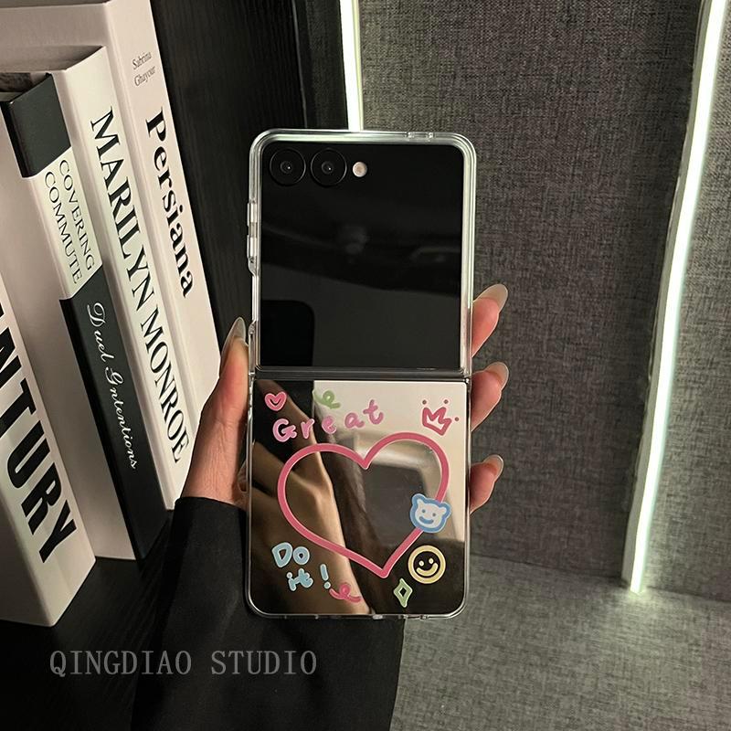 Thích hợp cho thiết kế vỏ điện thoại graffiti hình gương Samsung Galaxy Z Flip 7 / Z Flip 6 Bao gồm dây buộc và vỏ cứng gấp; vỏ bảo vệ tương thích với Z Flip 7 / 6 / 5 / 4 / 3 / 5G.