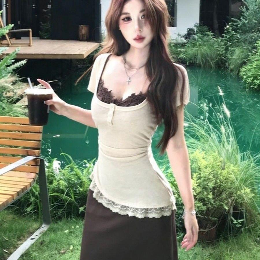 [Hàng mới về] Phong cách thuần khiết của Pháp Màu cà phê Áo ngắn tay không đều dành cho nữ Xuân hè Xếp ly Ren trang trí Bộ hai mảnh