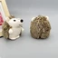 Móc khóa sang trọng PYCOU Hedgehog, Móc khóa kim loại sang trọng mềm mại Búp bê nhím sang trọng, Móc khóa động vật nhồi bông màu nâu dễ thương đáng yêu để trang trí ba lô