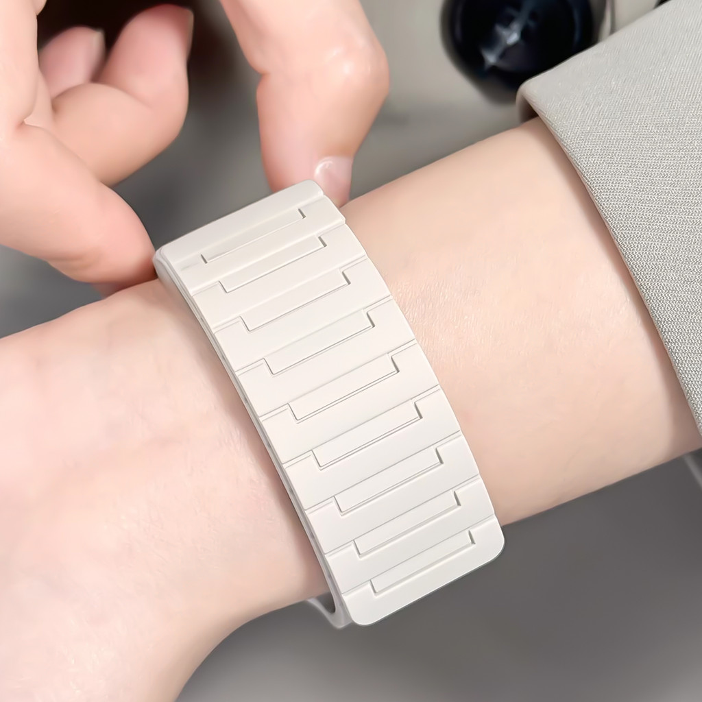 Dây đeo silicon từ tính cho Samsung Watch 7 6 5 4 44mm 40mm / 5 Pro 45mm 4 / 6Classic không có khoảng trống vòng đeo tay