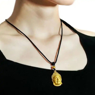 Vòng cổ, có mặt dây chuyền đầu Phật Shakyamuni làm bằng vàng khai thác từ trầm tích, thiết kế cá tính cổ điển dành cho nữ, với họa tiết "Phật Tathagata mặt trời vĩ đại"