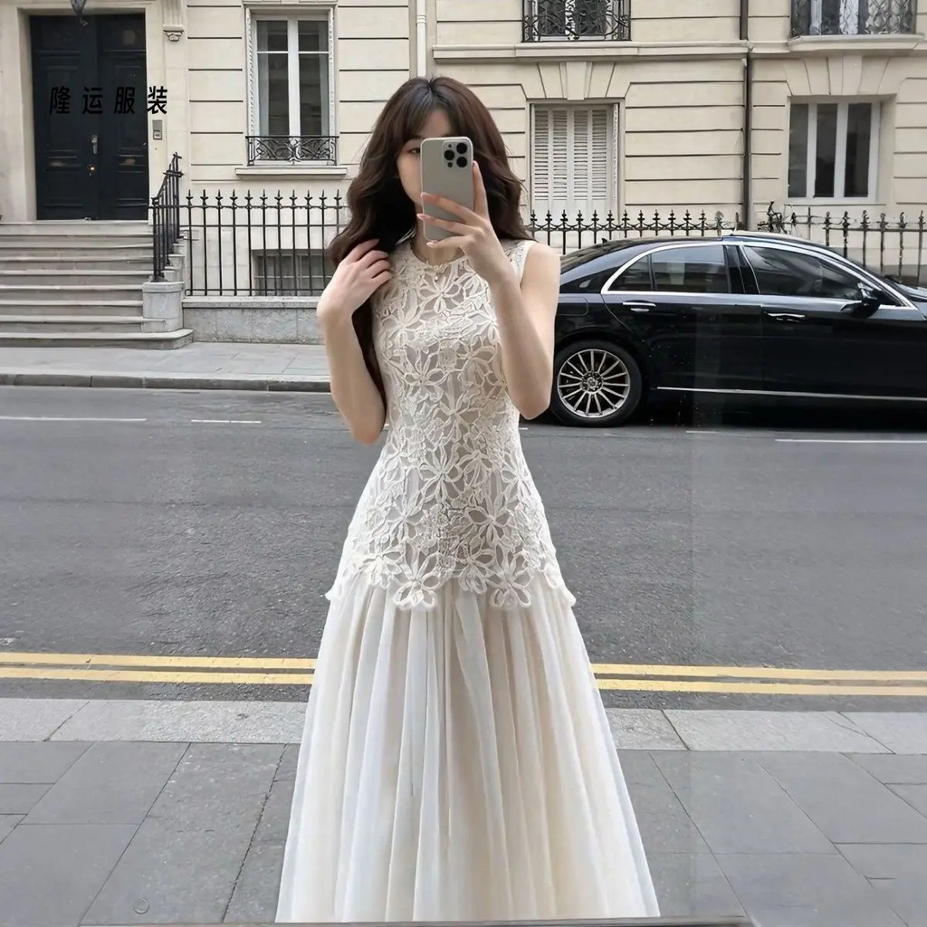 Váy Vest ren trắng nữ VN, phong cách mới mùa hè 2026, váy không tay, được trang bị phụ kiện, váy dài thanh lịch, vừa vặn eo, làm nổi bật cơ thể.