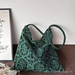 Túi vải thêu dệt trong rừng Green Field Dung tích lớn Vải thủ công Niche nguyên bản Phù hợp với Tote đơn giản
