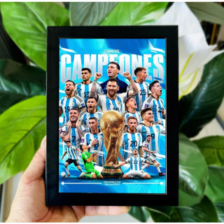 Tranh Poster Để Bàn Cầu Thủ Bóng Đá Lionel Messi (M10) tráng gương đóng khung