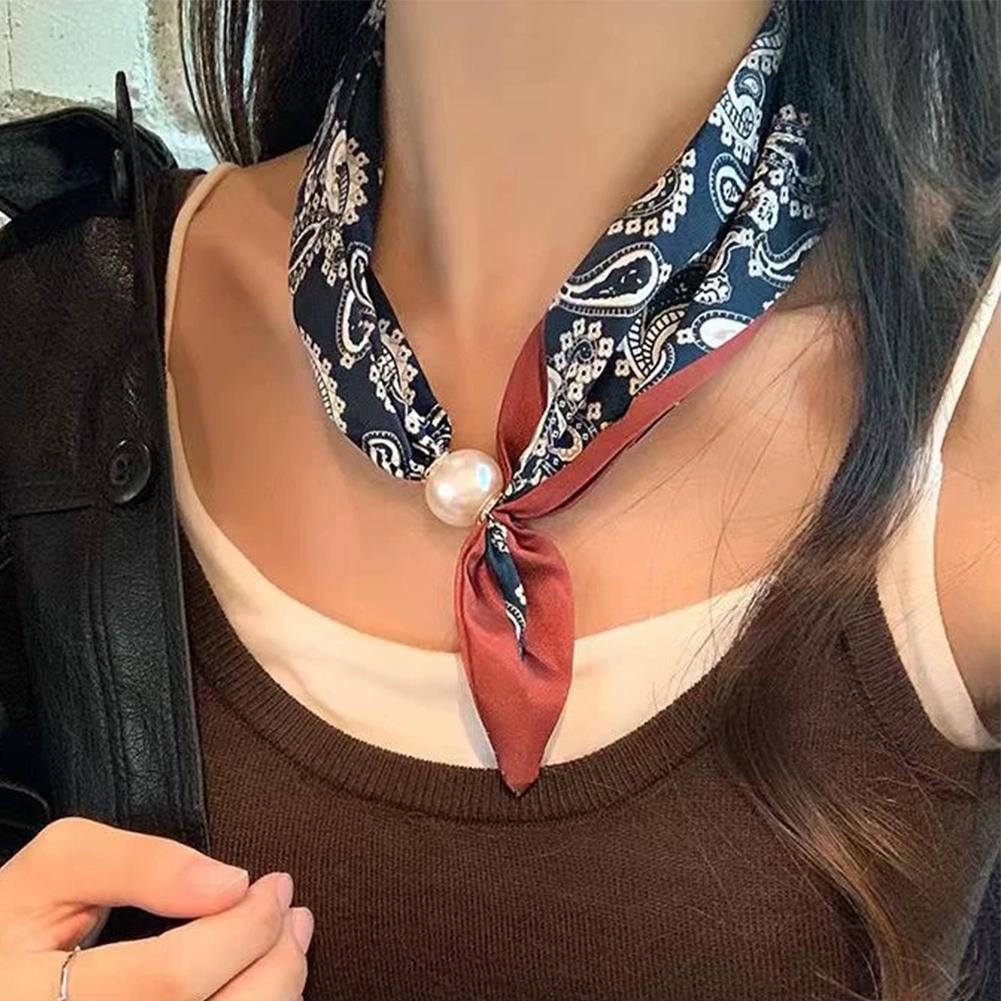 Khăn Vuông Nhỏ Từ Tính Chấm Bi - Phù Hợp Quàng Cổ và Trang Trí