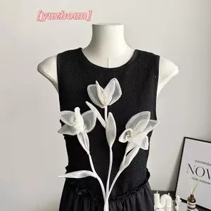 Áo len và quần với phụ kiện miếng dán hoa mộc lan mới, phù hợp để trang trí đầm táo bạo