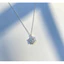 Vòng cổ nữ cá tính với kim cương zircon màu xanh bầu trời và hình bông tuyết, phù hợp nhiều dịp