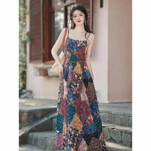Đầm hai mảnh nữ phong cách cổ điển họa tiết hoa, phù hợp cho kỳ nghỉ biển