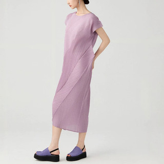 Đầm Miyake cổ tròn cao cấp với chất liệu mỏng nhẹ, phù hợp cho mùa hè
